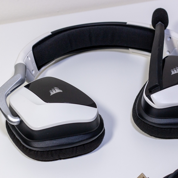 Corsair VOID PRO RGB Gaming Headset w/Mic - Picture 5 of 7